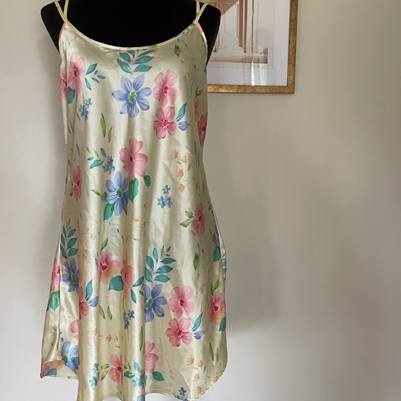 Vintage Kathryn Silky Yellow Floral Nightie - Picture 2 of 5